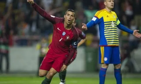 Cristiano Ronaldo lập poker vào lưới Andorra