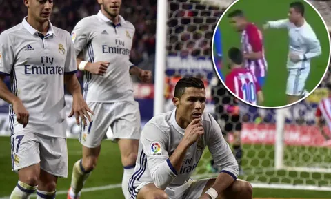 Cristiano Ronaldo suýt "tẩn" Koke tại derby Madrid