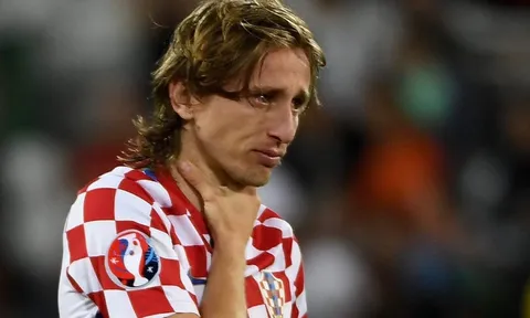 Croatia bị loại, Luka Modric khóc như mưa