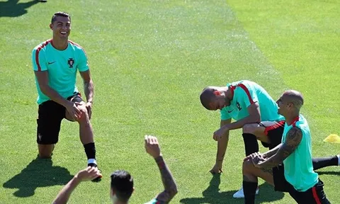 Ronaldo phấn khích đón chào Pepe trở lại trước đại chiến