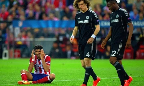 Mikel dùng chiêu độc để chào đón Luiz