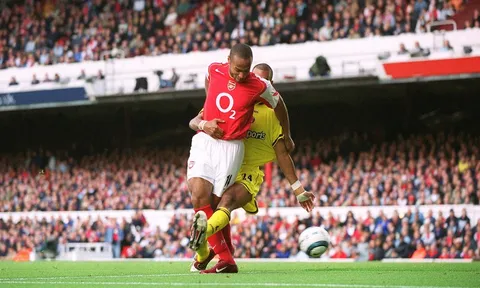 Cú đánh gót ghi bàn điệu nghệ của Thierry Henry
