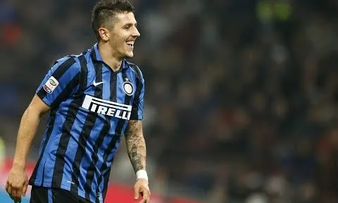 Cú giật gót ghi bàn đẹp như mơ của cựu sao Man City