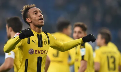 Cú poker của Aubameyang vào luới Hamburger SV