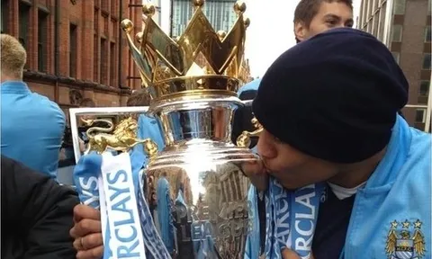 Cựu sao Man City 'nhận vơ' cup của MU