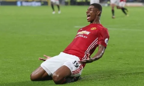 Đá lên chân, Rashford lại được MU thưởng lớn