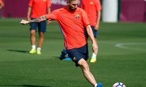 Dàn sao Barca rạng rỡ trước trận đối đầu Leicester City