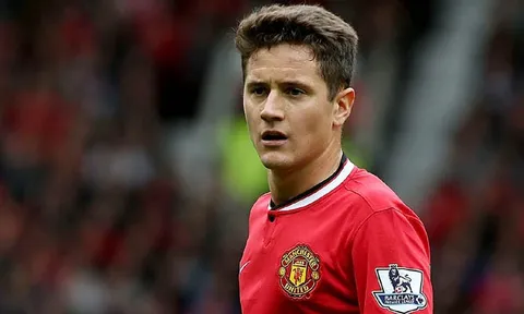 Đang đi chơi, Ander Herrera bị triệu tập trong 45 phút, không kịp mang giày