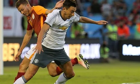 Darmian phũ phàng với Roma vì Man United
