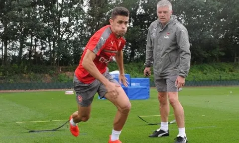 Đấu Bendtner, Wenger sẽ dùng đội hình nào?