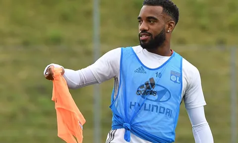Dấu hiệu cho thấy Lacazette sắp đến Arsenal