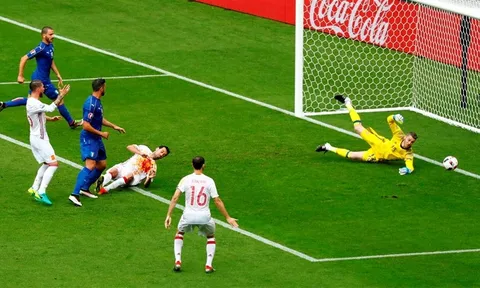 David de Gea nhiều lần cứu thua trước Italia