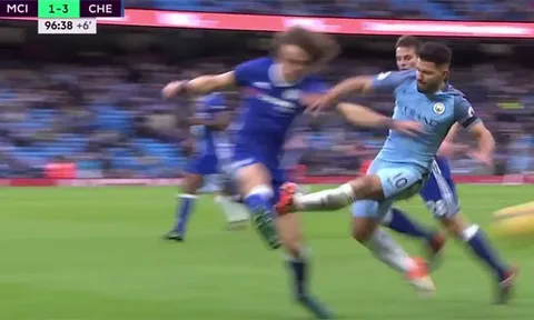 David Luiz chơi đẹp với Sergio Aguero