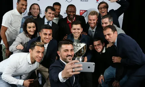 David Villa cực bảnh bao trong ngày nhận danh hiệu xuất sắc nhất MLS 2016