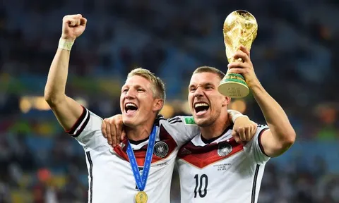 Đày ải Schweinsteiger, Mourinho bị Podolski chỉ trích