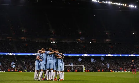 De Bruyne sút phạt tuyệt đẹp, Man City hạ gục Barca trong đêm Etihad rực rỡ ánh đèn