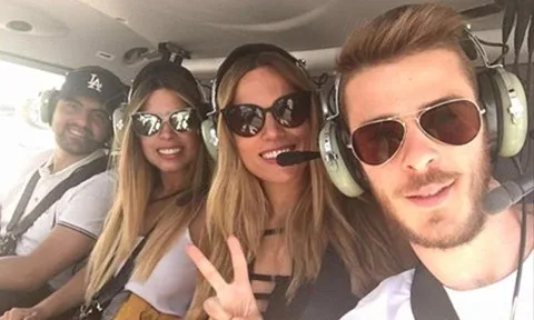 De Gea hí hửng xả hơi bên ‘máy bay bà già’