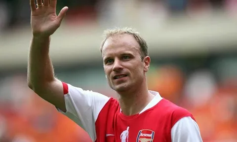 Dennis Bergkamp - Khi bậc thầy xử lý bóng