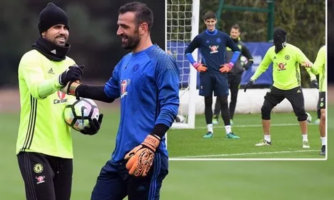 Diego Costa mang 'Halloween' đến sân tập của Chelsea