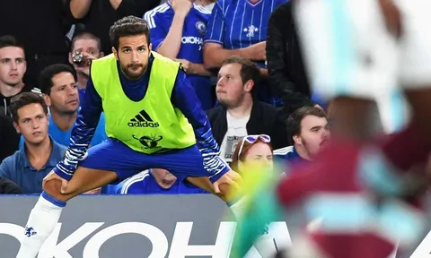 Điểm tin chiều 04/10: Xavi ủng hộ Ronaldo giành QBV; Chelsea bán tháo Fabregas cho Milan