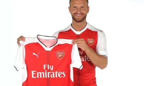Điểm tin hậu trường 01/09: CĐV Arsenal "bay" hơn 4 tỷ vì tân binh Mustafi