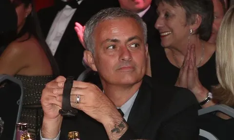 Điểm tin hậu trường 03/11: Mourinho vô tình để lộ hình xăm độc; Fan nữ "vỡ mộng" khi Trọng Đại là "hoa có chủ"