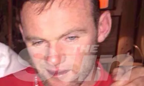 Điểm tin hậu trường 17/11: Rooney say "quắc cần câu" ở tiệc cưới, Nữ cầu thủ TBN bị kẻ gian quay lén khi đang tắm