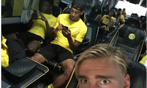 Điểm tin hậu trường 17/7: De Gea du hí bên ‘máy bay bà già’; Sao Dortmund phát sốt vì Pokemon Go