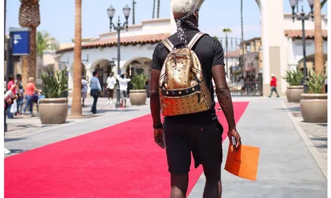 Điểm tin hậu trường 31/7: Pogba bỡn cợt CĐV MU; Fan cuồng rượt Wenger đòi mua bằng được Mahrez