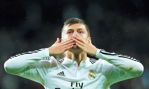 Điểm tin sáng 01/10: Thành Manchester đại chiến vì Kroos; Arsenal tranh sao trẻ với Barca, Real