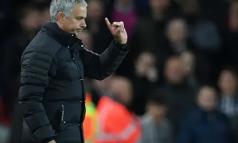 Điểm tin sáng 04/11: Mourinho lại chỉ trích học trò; Toure muốn làm hoà với Pep