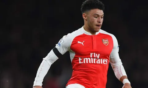 Điểm tin sáng 17/10: Chamberlain đòi rời Arsenal, M.U trói chân sao trẻ