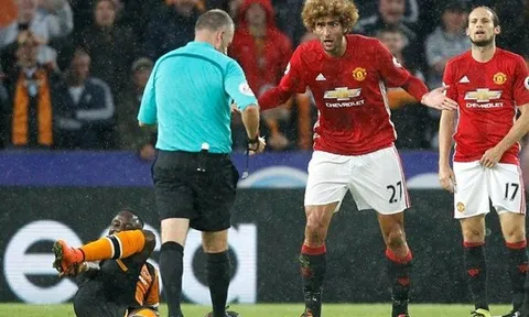 Điểm tin sáng 30/08: Fellaini lỡ derby Manchester; Ibrahimovic được trọng thưởng; Arsenal sẵn sàng chia tay Wilshere