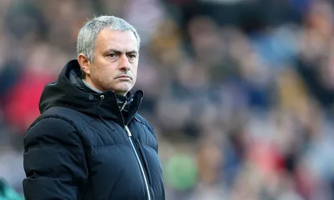 Điểm tin tối 10/09: Mourinho chỉ trích tất cả, Bravo bị ném đá, Kante xuất sắc hơn Makelele