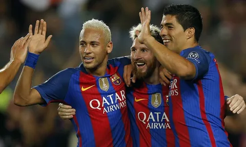 Điểm tin tối 17/10: Pogba lại bị chỉ trích; Neymar gia hạn với Barca; Milan xem giò Fabregas
