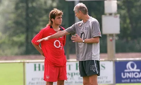 Đối thoại cùng Wenger: Chúng ta đang "hủy hoại" cầu thủ trẻ