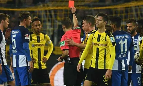 Đối thủ thừa nhận Emre Mor không đáng nhận thẻ đỏ