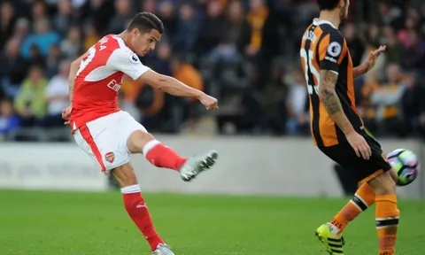Đồng đội sốc với cú sút của Xhaka