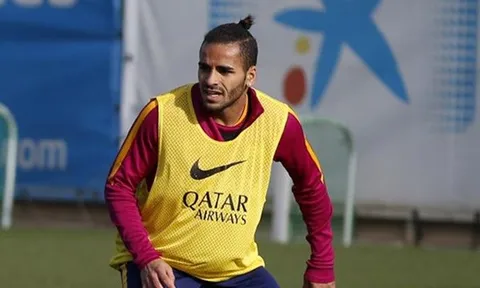 8 trận 11 danh hiệu, hậu vệ Brazil vẫn bị Barca cho mượn