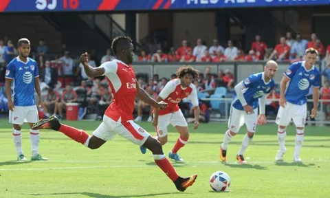 Drogba lại sắm vai hung thần, Arsenal vẫn thắng sao MLS