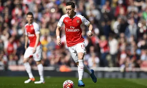 Ozil chúc đồng đội ở tuyển Pháp ra quân thắng lợi