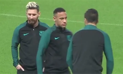 Đùa dai, Suarez suýt bị Neymar đánh ngay trên sân
