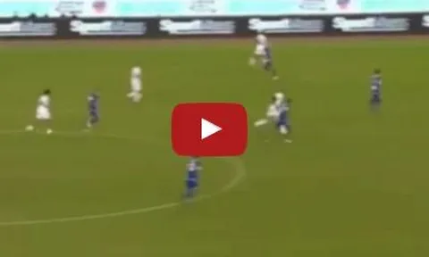 Đường chuyền ma thuật của Ronaldinho trong trận giao hữu với Maradona