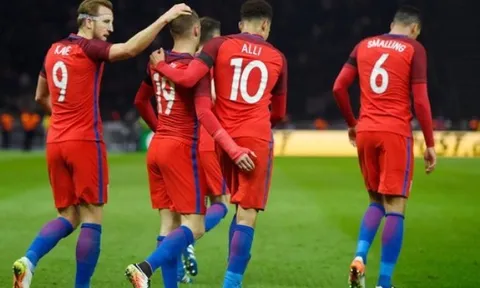 Những 'cơn đau đầu' của Roy Hodgson