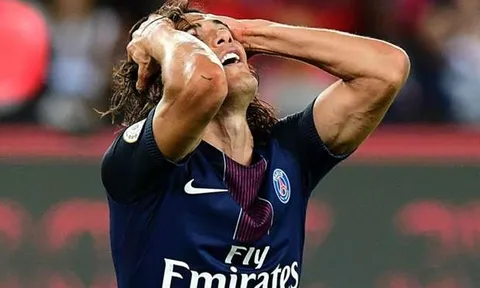 Edinson Cavani có gì hơn Olivier Giroud?