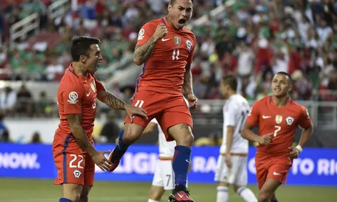 Eduardo Vargas hủy diệt Mexico với cú poker
