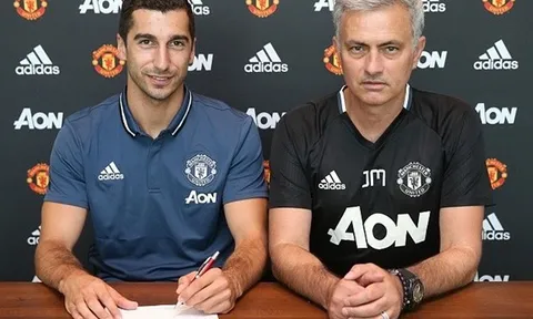Chùm ảnh: Henrikh Mkhitaryan rạng rỡ ngày về Man United