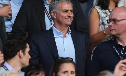 Mourinho chào sân Old Trafford, CĐV M.U phấn khích