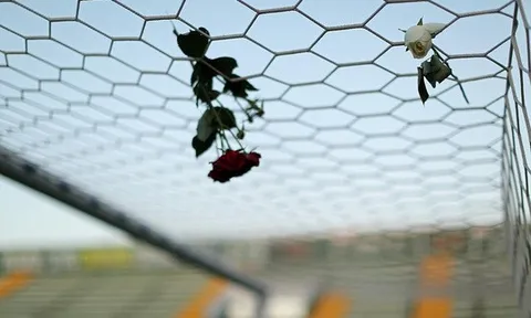 Cảm động cảnh CĐV tưởng niệm cầu thủ Chapecoense
