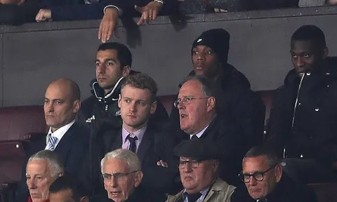 Fan giận dữ vì Mourinho lại bỏ rơi Mkhitaryan